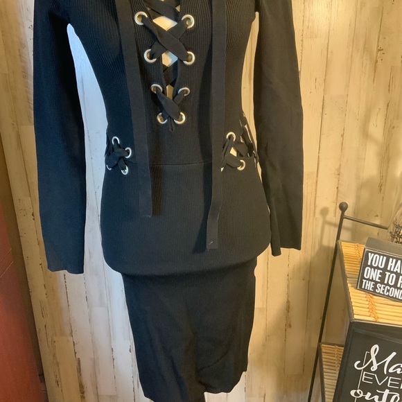 Chrissy Teigen X Revolve stretchy dress I size small. - Picture 3 of 7